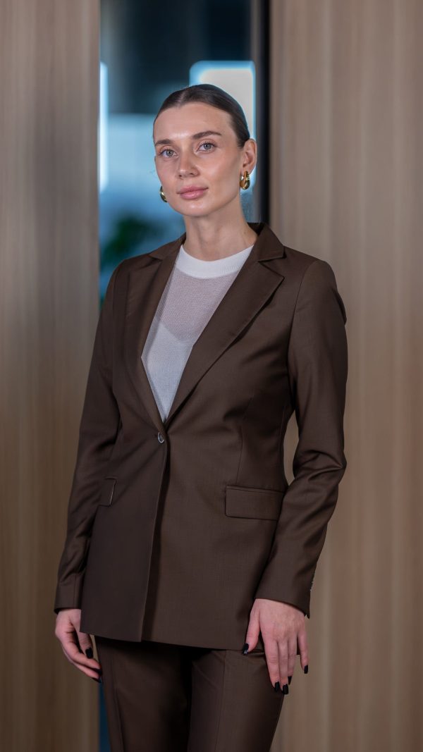 Жіночий костюм-двійка з піджаком і штанами