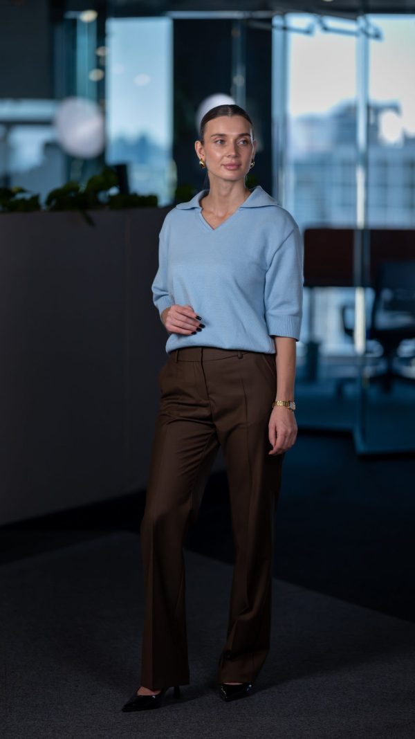 Комплект у стилі smart casual: джемпер-поло та прямі штани