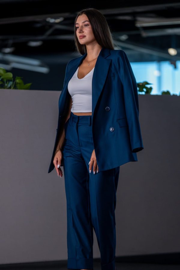 Жіночий костюм-двійка з двобортним піджаком