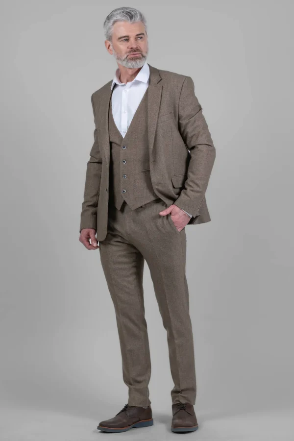 Класичний чоловічий костюм трійка бежевий