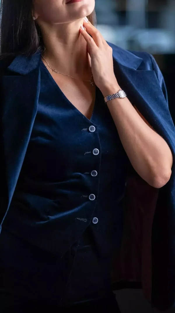 Жилетка жіноча синя однотонна з велюру