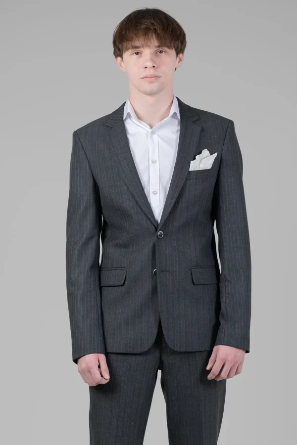 Костюм чоловічий сірий у смужку