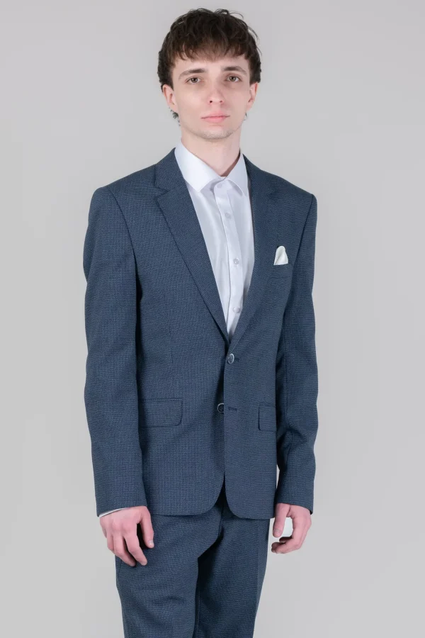 Класичний чоловічий костюм синій