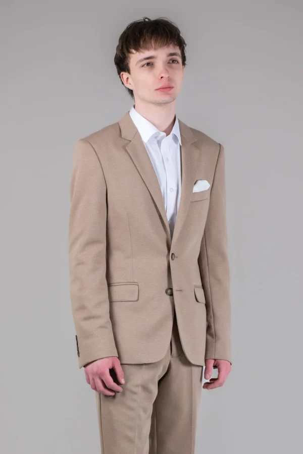 Класичний чоловічий костюм бежевий