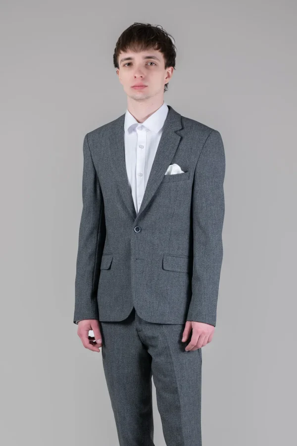 Чоловічий костюм сірий